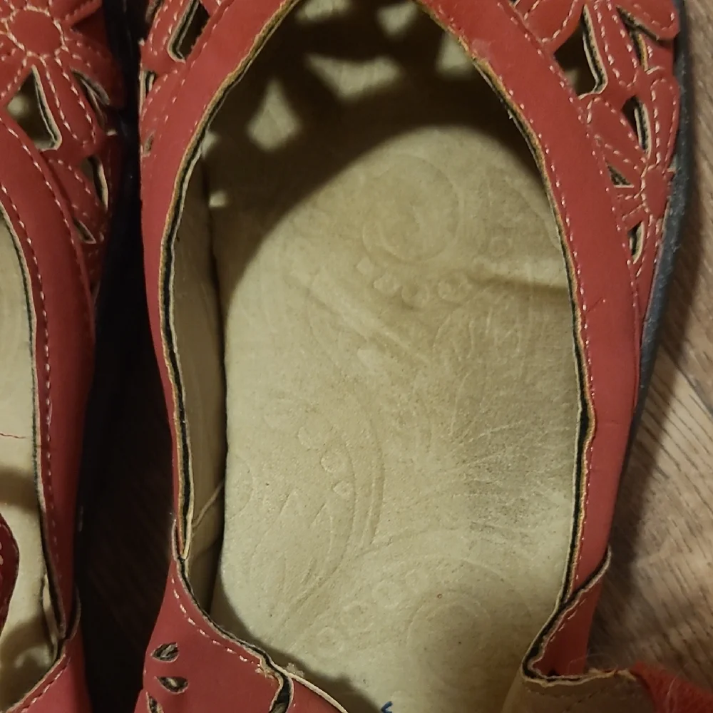 JBU Women's Red Floral Cut-Out Flats - Picture 5 of 8